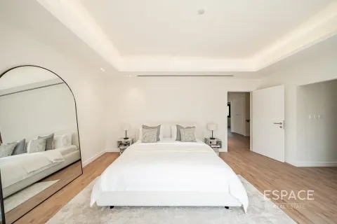 Villa in Meadows, Dubai 4 bedrooms, 373 sq.m. № 61531 - photo 12