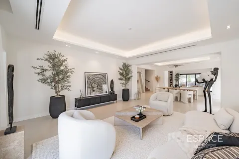 Villa in Meadows, Dubai 4 bedrooms, 373 sq.m. № 61531 - photo 3