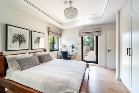 Купить виллу в Дубае: 6 спален, 790м², № 97156 - фото 23