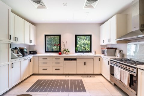 Купить виллу в Дубае: 6 спален, 790м², № 97156 - фото 22