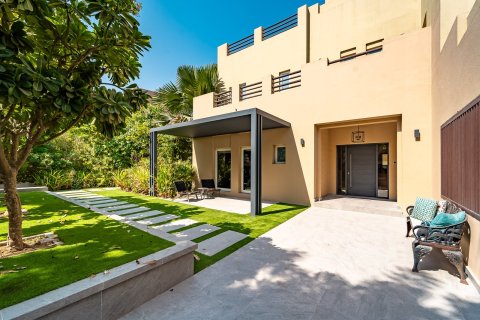 Вилла в Дубае, 6 спален, 790м², № 97156