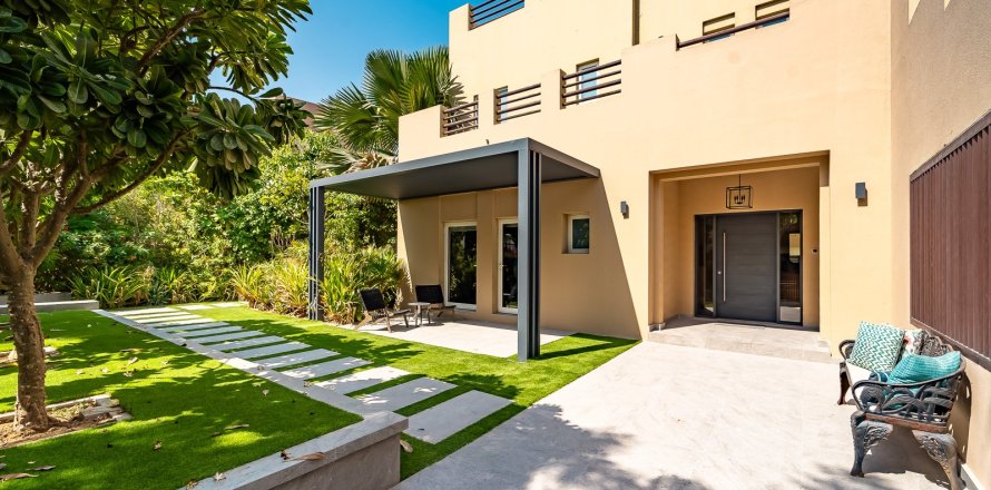 Вилла в Дубае, 6 спален, 790м², № 97156