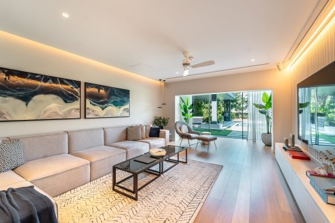 Купить виллу в Дубае: 6 спален, 790м², № 97156 - фото 5