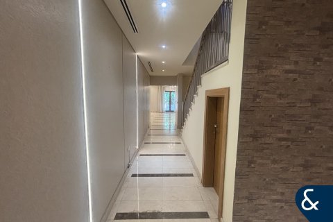 Снять в аренду виллу в North Village, Al Furjan, Дубай: 3 спальни, 301м², № 91450 - фото 4