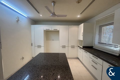 Снять в аренду виллу в North Village, Al Furjan, Дубай: 3 спальни, 301м², № 91450 - фото 7