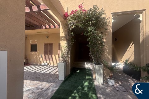 Снять в аренду виллу в North Village, Al Furjan, Дубай: 3 спальни, 301м², № 91450 - фото 2