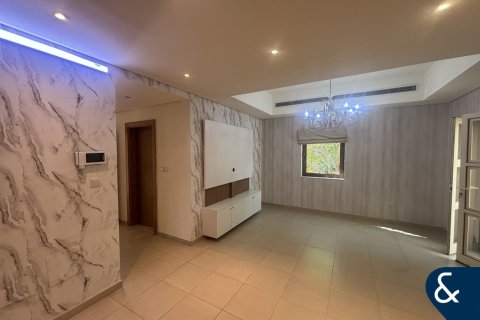 Снять в аренду виллу в North Village, Al Furjan, Дубай: 3 спальни, 301м², № 91450 - фото 14