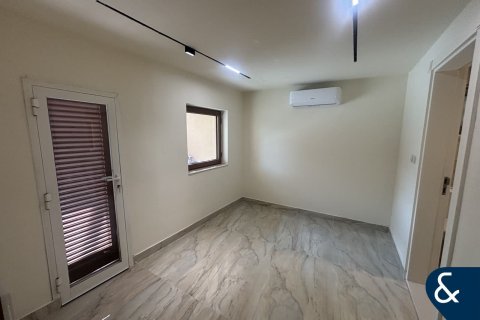 Снять в аренду виллу в North Village, Al Furjan, Дубай: 3 спальни, 301м², № 91450 - фото 3