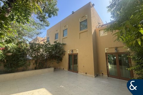 Снять в аренду виллу в North Village, Al Furjan, Дубай: 3 спальни, 301м², № 91450 - фото 23