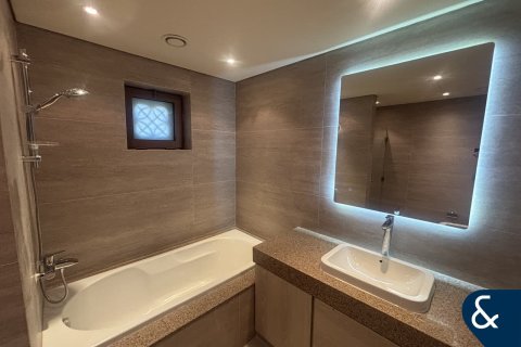 Снять в аренду виллу в North Village, Al Furjan, Дубай: 3 спальни, 301м², № 91450 - фото 15