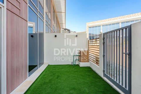 Villa in Rukan, Dubai 2 bedrooms, 101.36 sq.m. № 143221 - photo 4