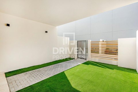 Villa in Rukan, Dubai 2 bedrooms, 101.36 sq.m. № 143221 - photo 21