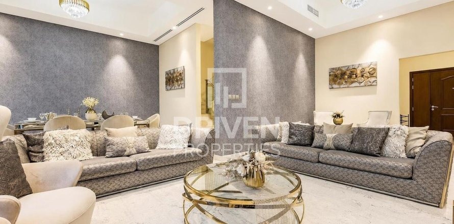 Townhouse in Al Furjan, Dubai 3 bedrooms, 231.98 sq.m. № 143160