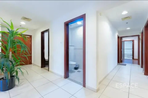 Apartment in Dubai Marina, Dubai 3 bedrooms, 187 sq.m. № 123082 - photo 12