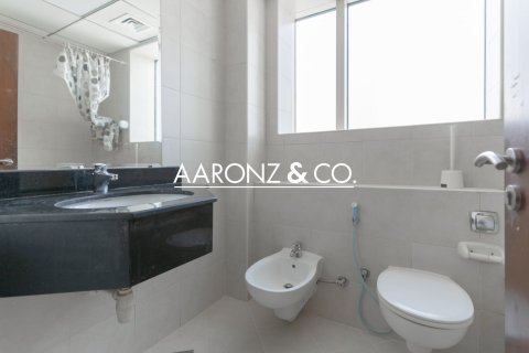 Apartamento en Jumeirah Lake Towers, Dubai, 3 dormitorios, 143.8 m², № 78286 - foto 17