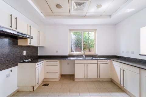 Villa en Jumeirah Islands, Dubai, 4 dormitorios, 488 m², № 120422 - foto 5