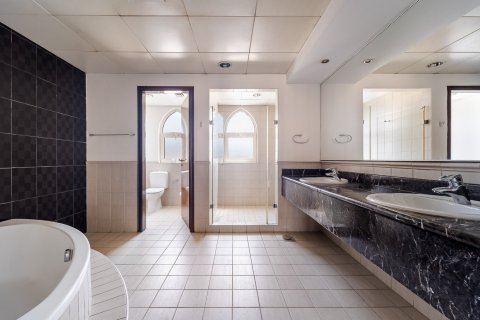 Villa en Jumeirah Islands, Dubai, 4 dormitorios, 488 m², № 120422 - foto 9