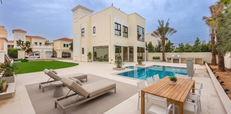 Villa in Jumeirah Village Triangle, Dubai 4 bedrooms, 297 sq.m. № 120421