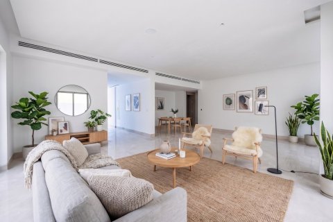 Villa in Jumeirah Village Triangle, Dubai 4 bedrooms, 297 sq.m. № 120421 - photo 2