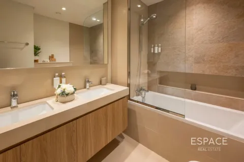 Apartment in Downtown Dubai (Downtown Burj Dubai), Dubai 2 bedrooms, 101 sq.m. № 122876 - photo 14