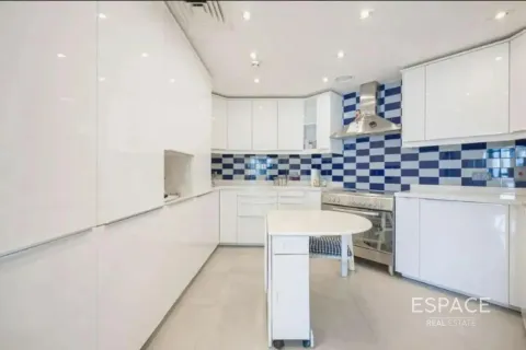 Apartment in Palm Jumeirah, Dubai 3 bedrooms, 199 sq.m. № 122874 - photo 11