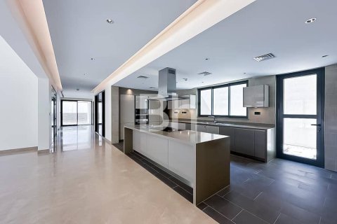 Villa in Dubai 5 bedrooms, 746 sq.m. № 6329 - photo 30