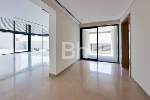 Villa in Dubai 5 bedrooms, 746 sq.m. № 6329 - photo 17