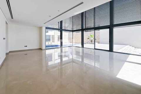 Villa in Dubai 5 bedrooms, 746 sq.m. № 6329 - photo 15