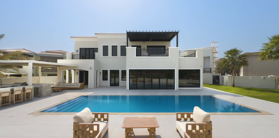 Villa in Jumeirah Golf Estates, Dubai 6 bedrooms, 975.48 sq.m. № 141162