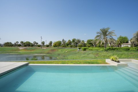 Villa in Jumeirah Islands, Dubai 4 bedrooms, 883.79 sq.m. № 141161 - photo 5