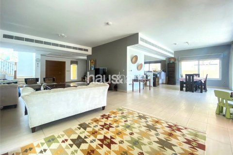 Villa en Jumeirah Park, Dubai, 4 dormitorios, 386 m², № 44459 - foto 3