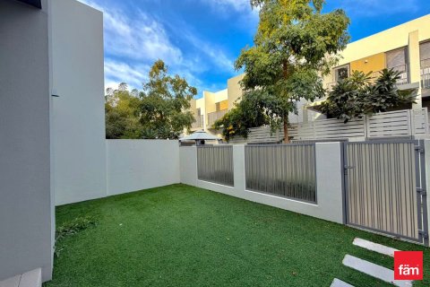 Снять в аренду виллу в Tilal Al Ghaf, Дубай: 3 спальни, 140.5м², № 90452 - фото 2