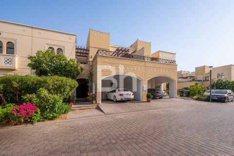 Villa in Mudon, Dubai 4 bedrooms, 312 sq.m. № 23453 - photo 19