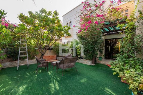 Villa in Mudon, Dubai 4 bedrooms, 312 sq.m. № 23453 - photo 4