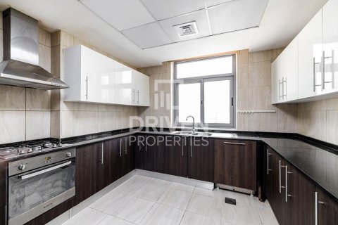 Apartment in Al Furjan, Dubai 2 bedrooms, 125 sq.m. № 66463 - photo 9