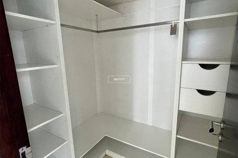 Apartment in Jumeirah Lake Towers, Dubai 2 bedrooms, 185.2 sq.m. № 48056 - photo 10