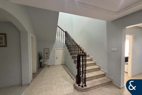 Снять в аренду таунхаус в Дубай Инвестмент Парке, Дубай: 4 спальни, 388м², № 79191 - фото 8