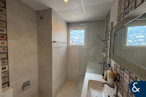 Снять в аренду таунхаус в Дубай Инвестмент Парке, Дубай: 4 спальни, 388м², № 79191 - фото 17