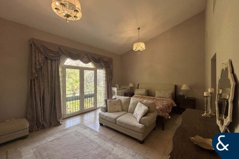 Снять в аренду таунхаус в Дубай Инвестмент Парке, Дубай: 4 спальни, 388м², № 79191 - фото 10