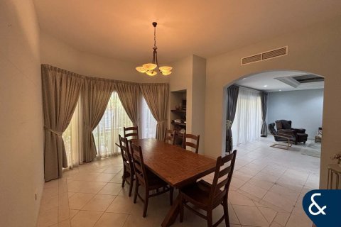 Снять в аренду таунхаус в Дубай Инвестмент Парке, Дубай: 4 спальни, 388м², № 79191 - фото 3