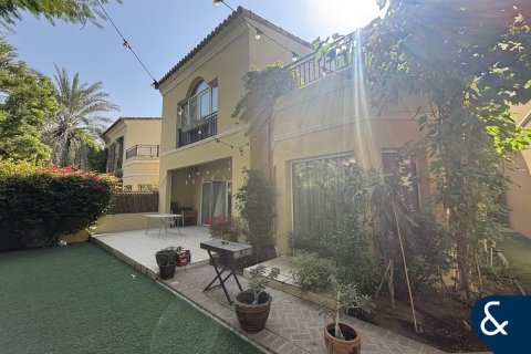 Снять в аренду таунхаус в Дубай Инвестмент Парке, Дубай: 4 спальни, 388м², № 79191 - фото 1