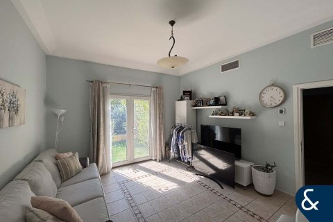 Снять в аренду таунхаус в Дубай Инвестмент Парке, Дубай: 4 спальни, 388м², № 79191 - фото 4