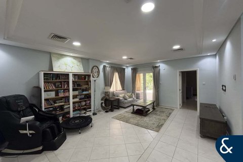 Снять в аренду таунхаус в Дубай Инвестмент Парке, Дубай: 4 спальни, 388м², № 79191 - фото 7