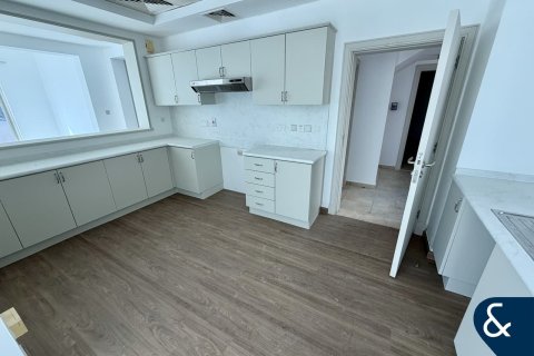 Villa in Victory Heights, Dubai Sports City, Dubai 4 bedrooms, 297 sq.m. № 79200 - photo 7