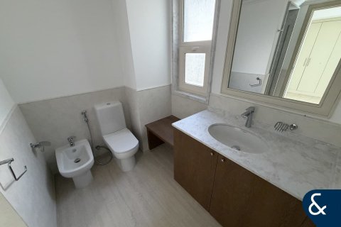 Villa in Victory Heights, Dubai Sports City, Dubai 4 bedrooms, 297 sq.m. № 79200 - photo 15