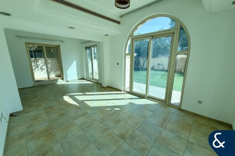 Villa in Victory Heights, Dubai Sports City, Dubai 4 bedrooms, 297 sq.m. № 79200 - photo 4