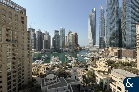 Apartment in Emaar 6 Towers, Dubai Marina, Dubai 2 bedrooms, 159 sq.m. № 79203 - photo 1
