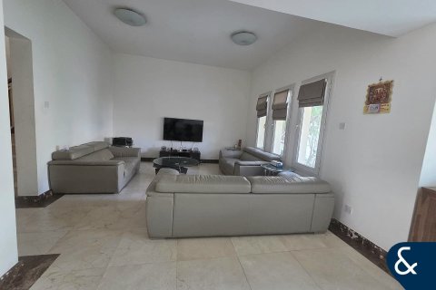 Снять в аренду виллу в Springs 10, The Springs, Дубай: 3 спальни, 255м², № 79204 - фото 5