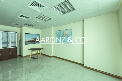 Office in Jumeirah Lake Towers, Dubai 60.9 sq.m. № 78387 - photo 2