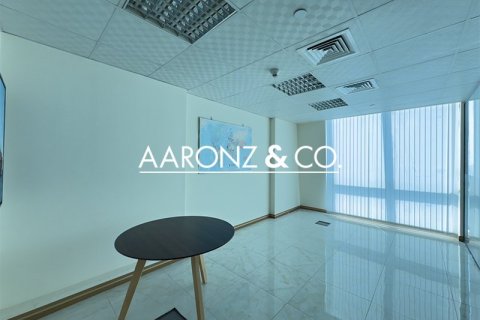 Office in Jumeirah Lake Towers, Dubai 60.9 sq.m. № 78387 - photo 3